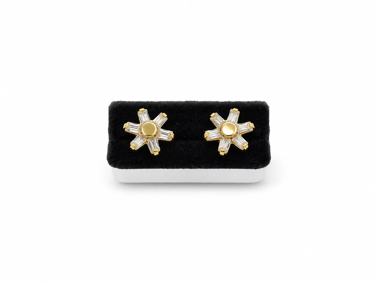 Broquel flor blanca 14k