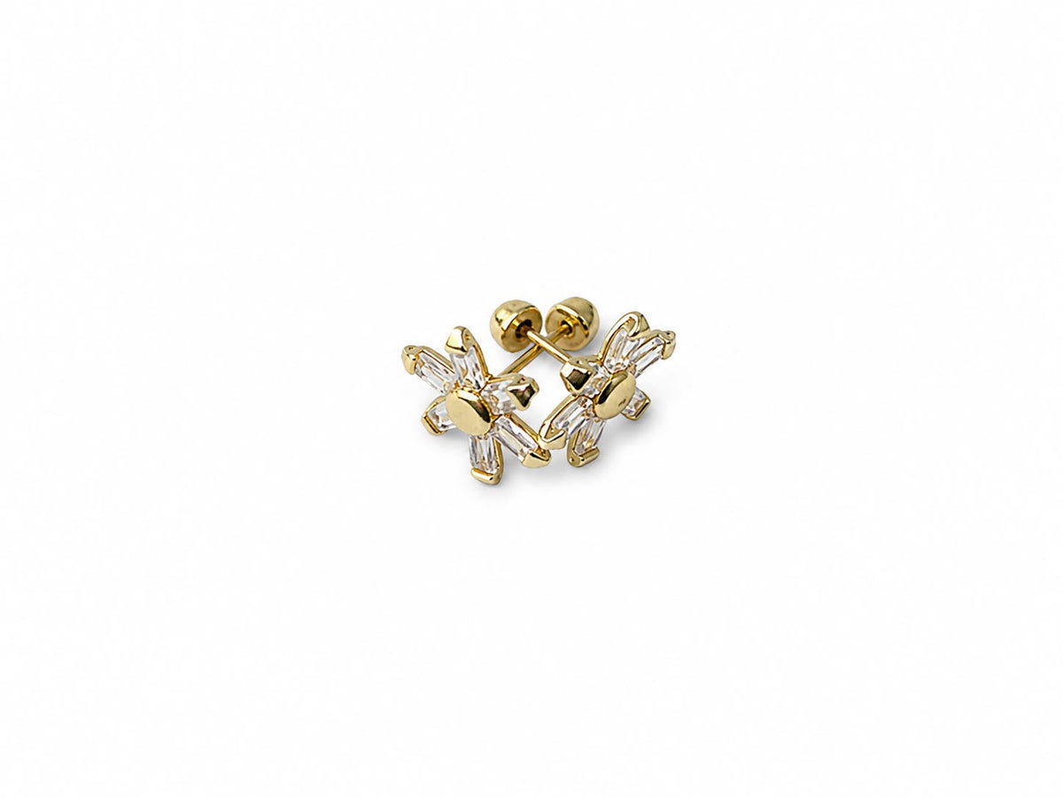 Broquel flor blanca 14k